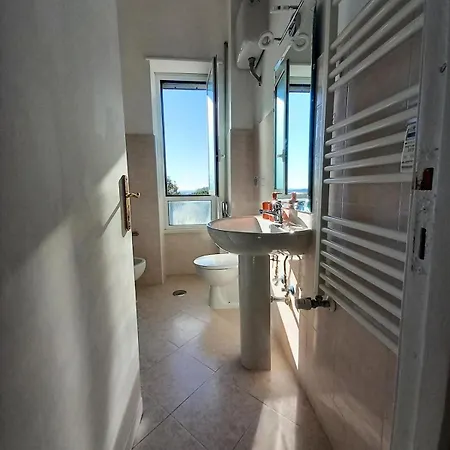 Sunny 20 Min St Peter By Train