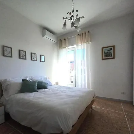 Sunny 20 Min St Peter By Train